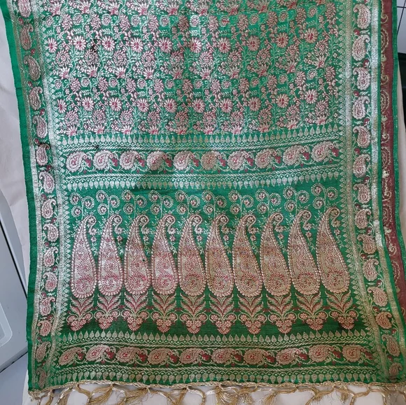 SILK Woven Table Runner -  NWOT - Picture 4 of 8